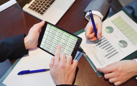 了解企业预算和现金流预测