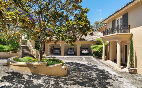 Vaucluse Mansion 在上市四天后以超过 3500 万澳元的价格售出……