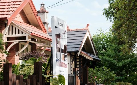 墨尔本房价暴跌两位数的Suburbs