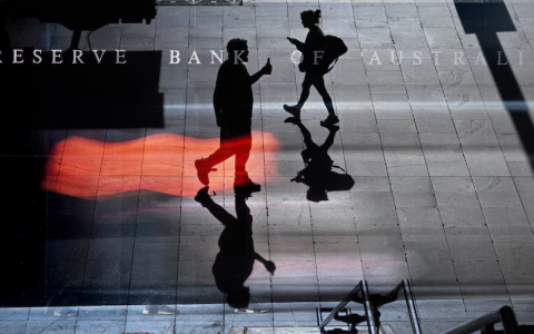 准备好长期承受高利率！RBA粉碎降息预期，并警惕通胀复燃