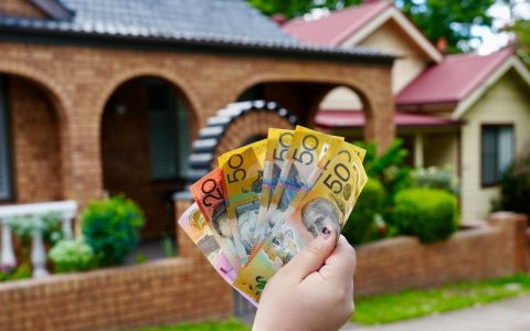 经济学家呼吁政府出手，通胀上升促使澳大利亚储备银行再次加息